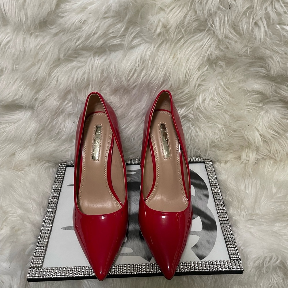 Red pumps